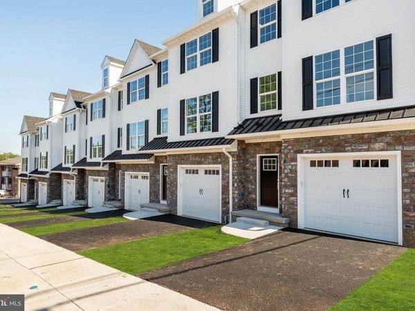 207 W EIGHTH STREET, BRIDGEPORT, PA 19405