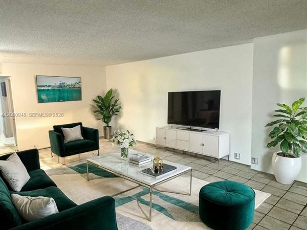 920 NE 199th St , Unit 309-3J, Miami, FL 33179