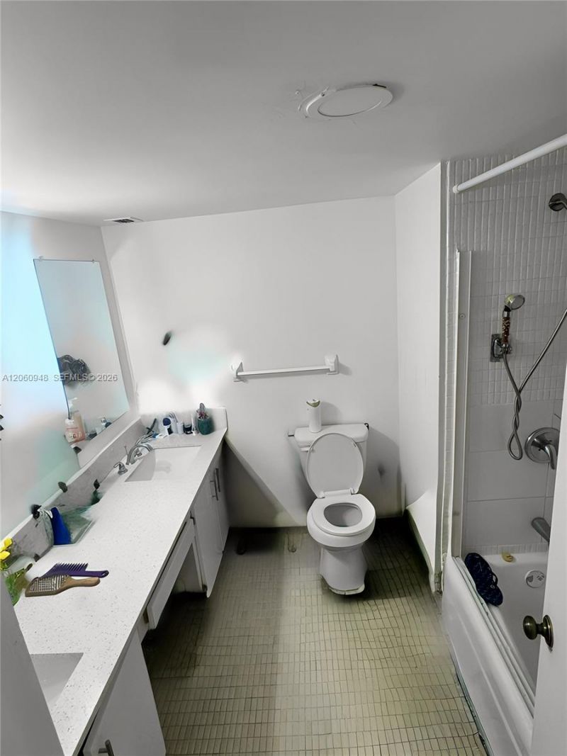 920 NE 199th St , Unit 309-3J, Miami, FL 33179 Photo