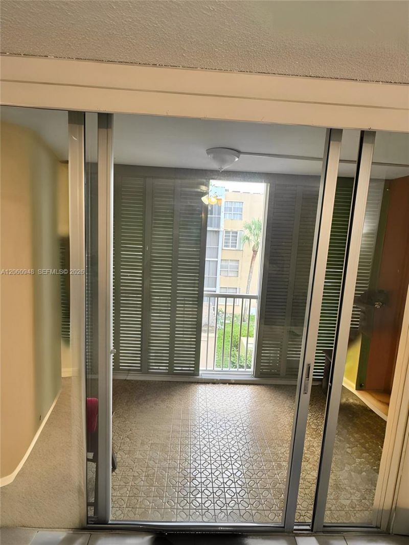 920 NE 199th St , Unit 309-3J, Miami, FL 33179 Photo