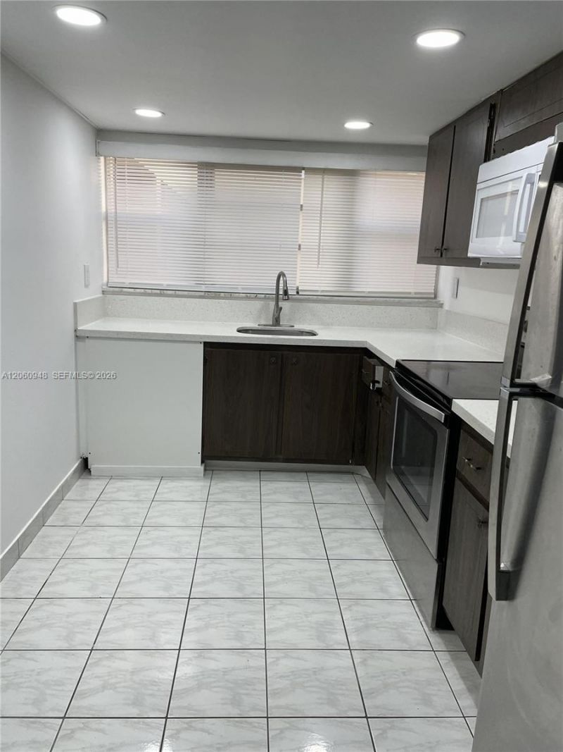 920 NE 199th St , Unit 309-3J, Miami, FL 33179 Photo