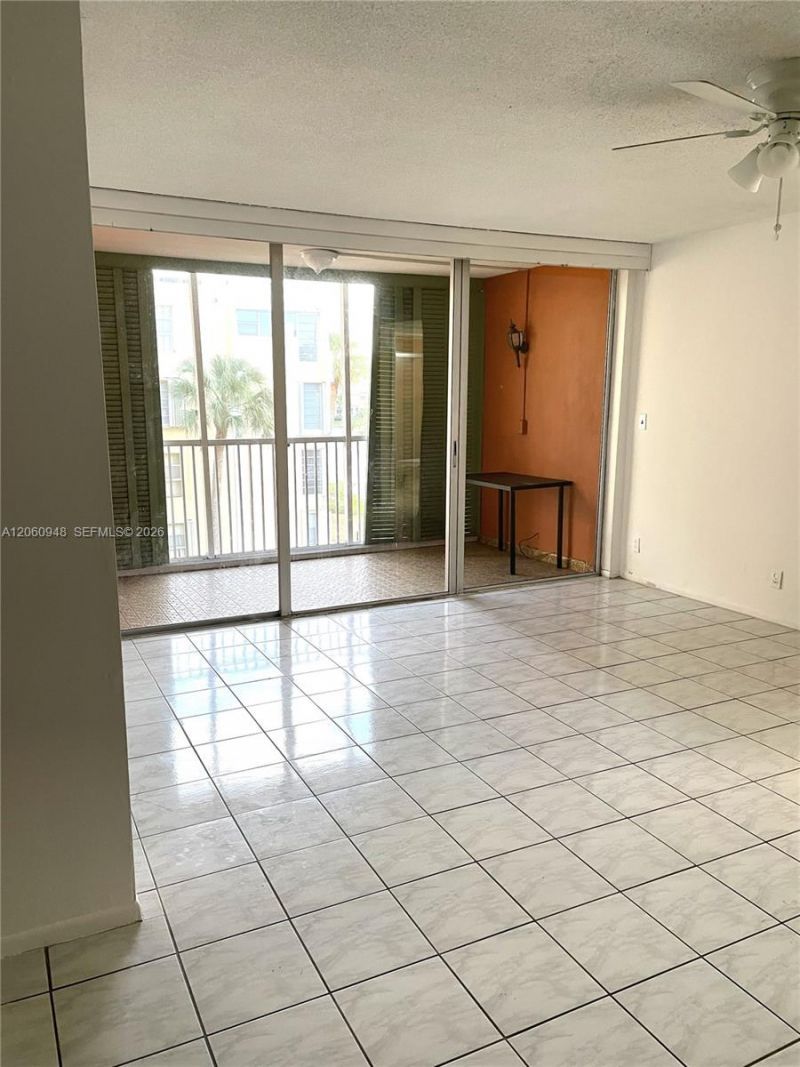 920 NE 199th St , Unit 309-3J, Miami, FL 33179 Photo