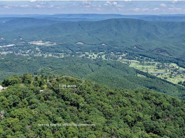 712 Summit Village, White Sulphur Springs, WV 24986