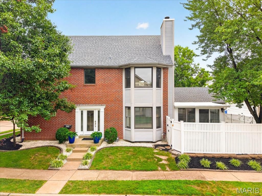 935 Barnard College Lane, Saint Louis, MO 63130 Main Photo