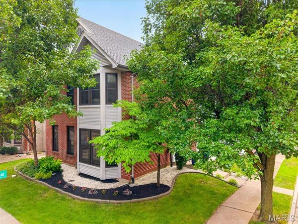 935 Barnard College Lane, St Louis, MO 63130