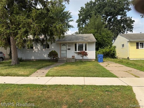 21905 Ira Boulevard , Warren, MI 48091