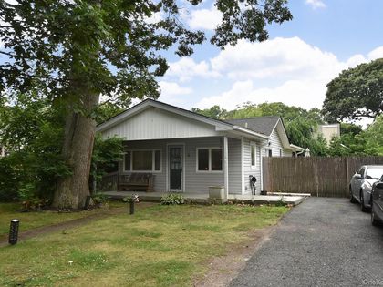 38 Balaton Avenue Ronkonkoma, NY 11779