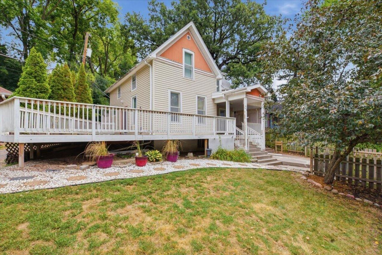 409 Oakland Avenue, Council Bluffs, IA 51503 Main Photo