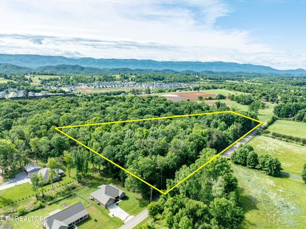 2738 Carpenters Grade Rd , Maryville, TN 37803
