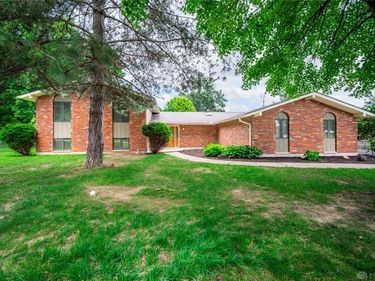 811 Lyncreek Drive, Centerville, OH 45458