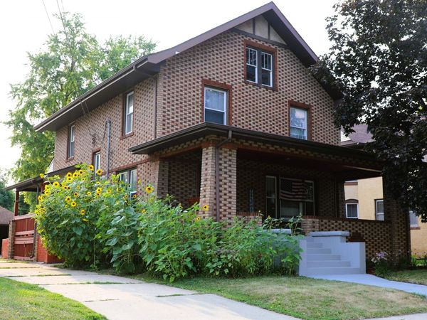 812 S Locust Avenue, Freeport, IL 61032