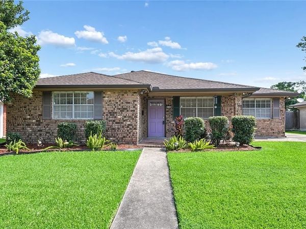 2137 GLOUSTER Place , Gretna, LA 70056