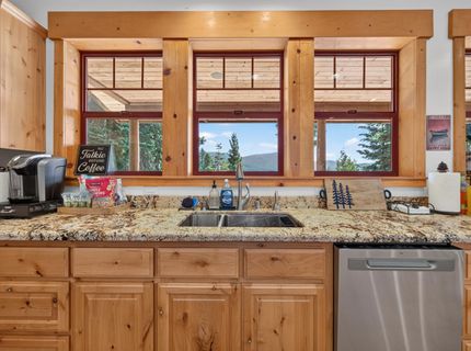 500 Peninsula Drive, Lake Almanor, CA 96137 Photo
