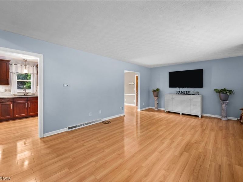 9307 Strausser Street NW, Massillon, OH 44646 Photo 5