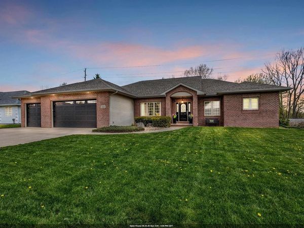 214 BROOKWOOD DRIVE, Hortonville, WI 54944