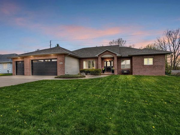 214 BROOKWOOD DRIVE, Hortonville, WI 54944