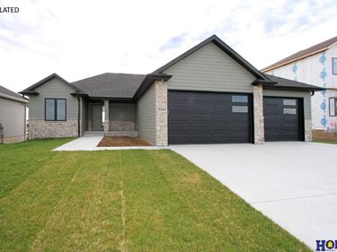 10930 Grantham Drive, Lincoln, NE 68527