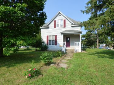 2 S Maple Avenue, Le Center, MN 56057