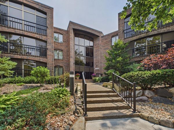 5501 Dewey Hill Road, Unit 322, Edina, MN 55439