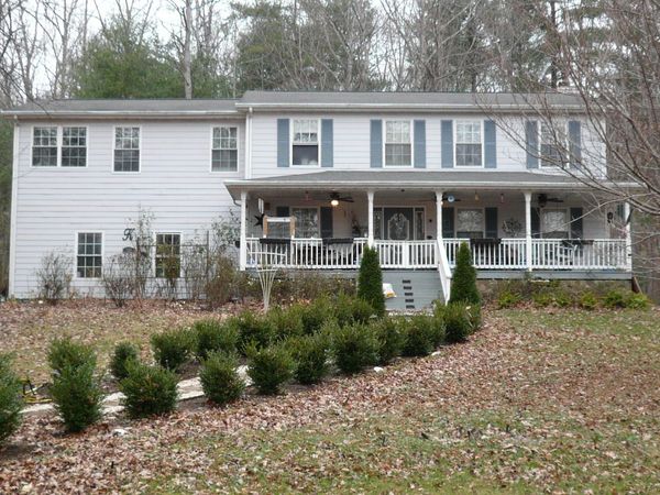 102 Hickory LN , New Castle, VA 24127