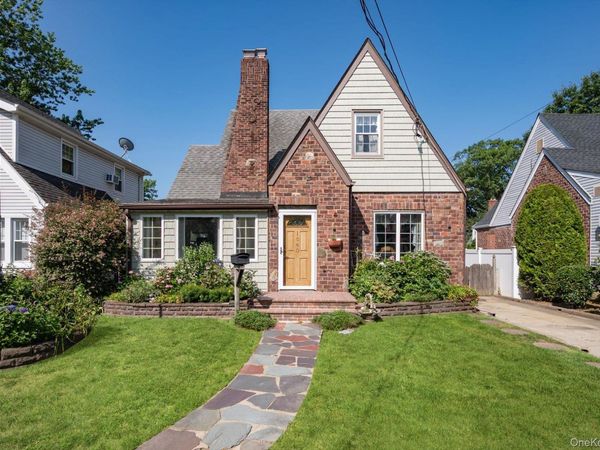 1640 Roosevelt Street, Baldwin, NY 11510