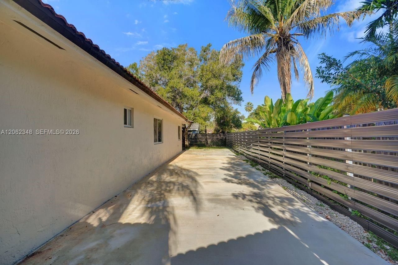 581 SW 169th Way, Weston, FL 33326 Photo