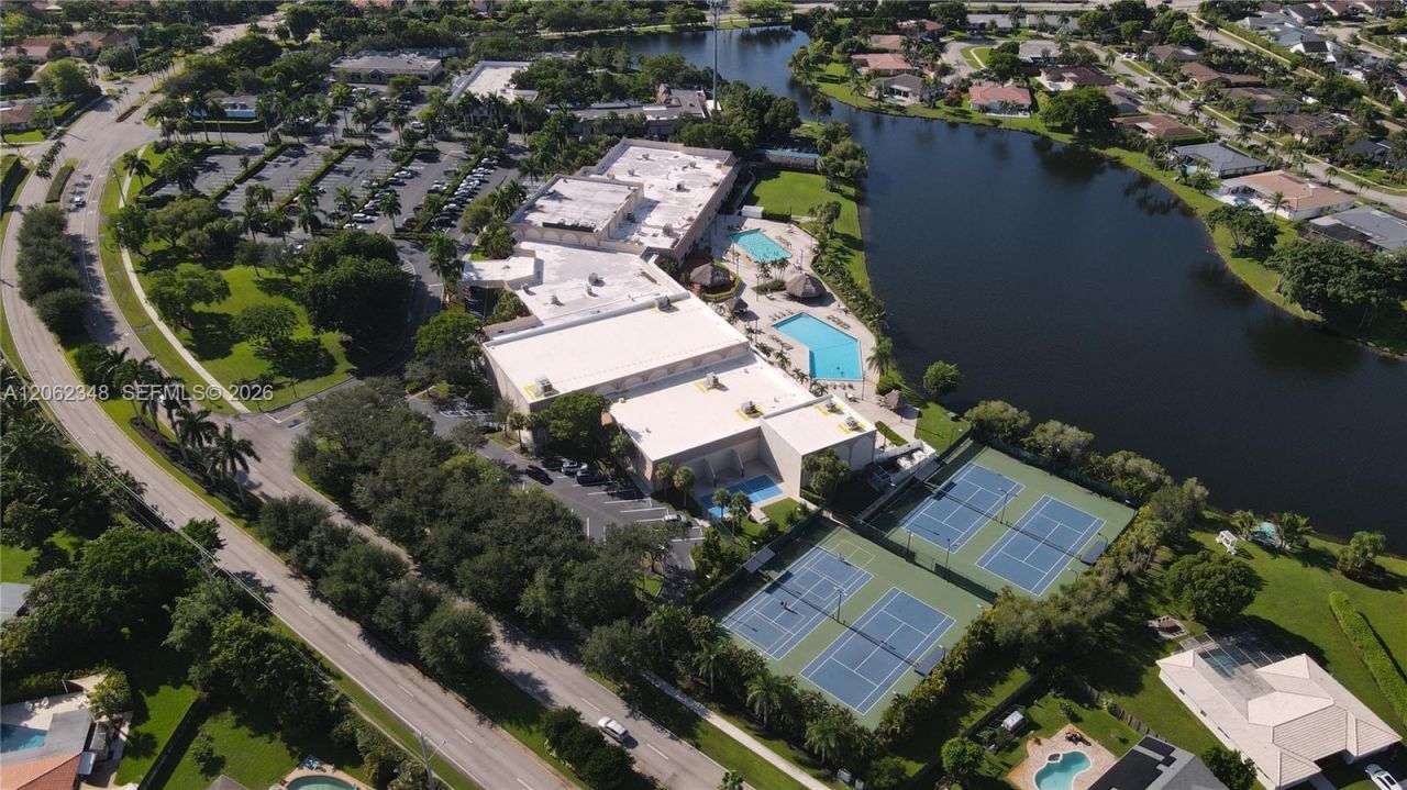 581 SW 169th Way, Weston, FL 33326 Photo