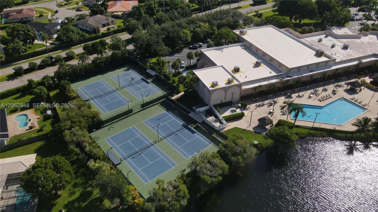 581 SW 169th Way, Weston, FL 33326 Photo