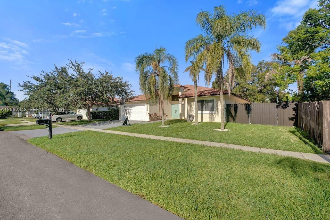 581 SW 169th Way, Weston, FL 33326 Photo