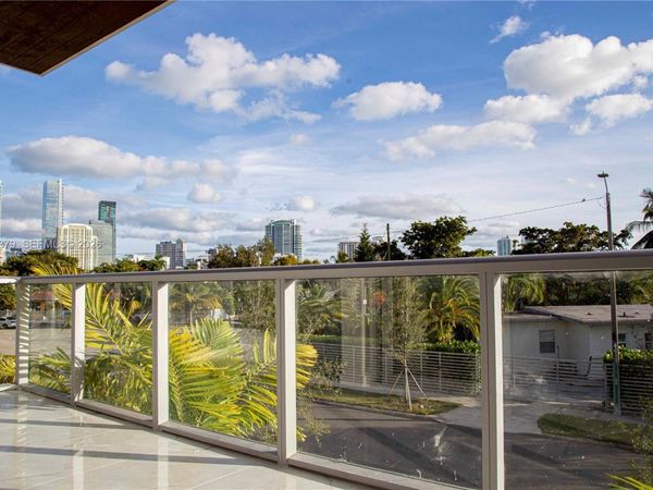 529 SW 11th St , Unit 202, Miami, FL 33129