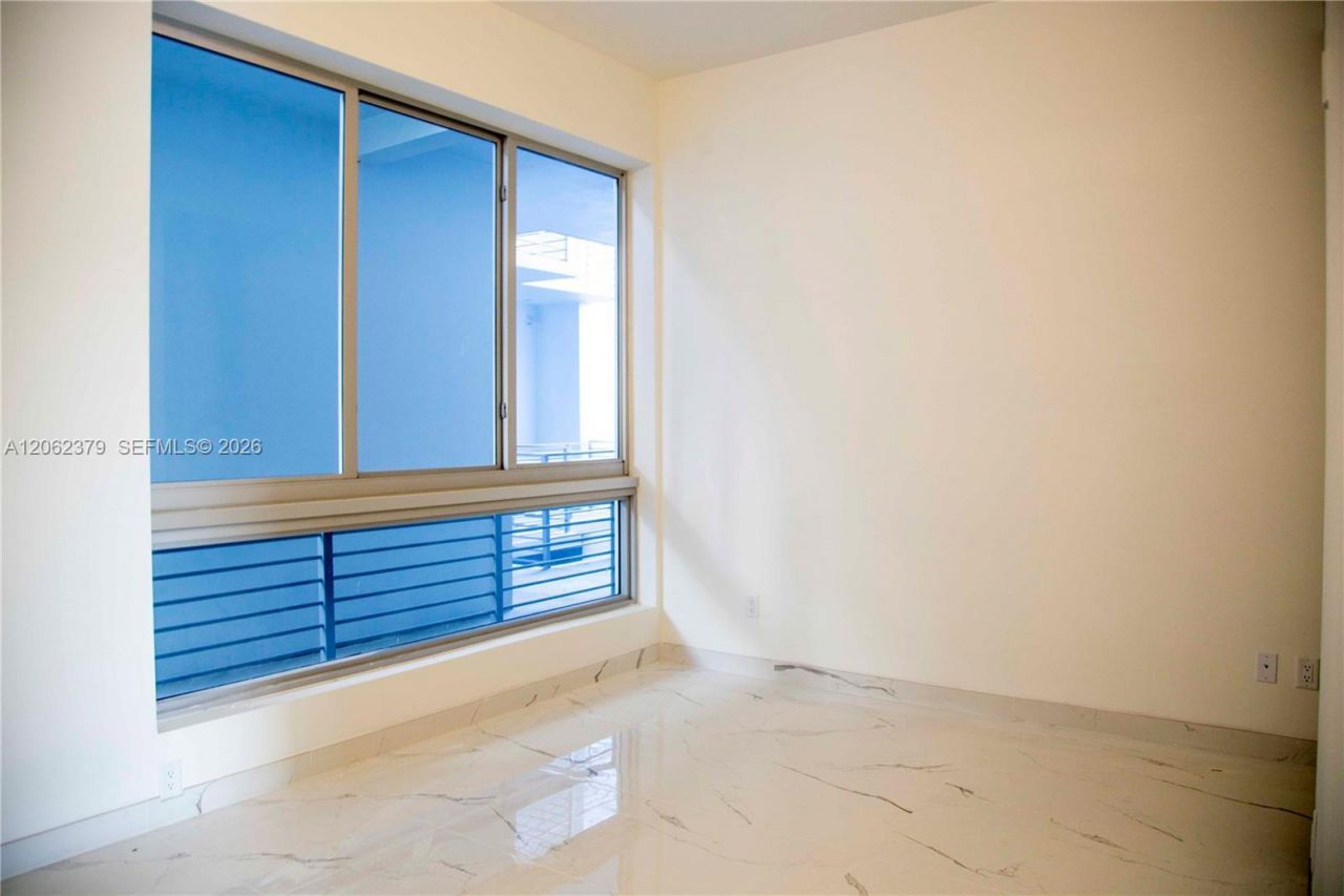 529 SW 11th St, Unit 202, Miami, FL 33129 Photo