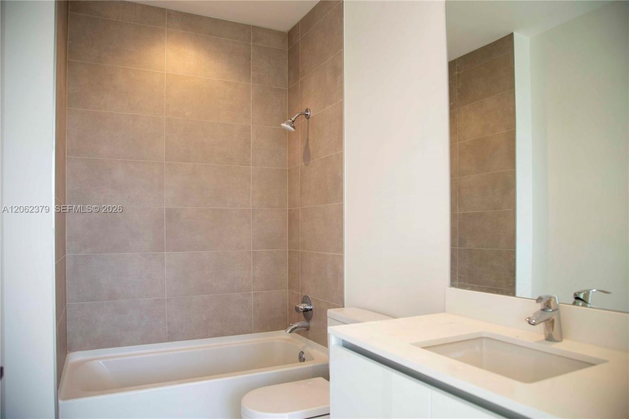529 SW 11th St, Unit 202, Miami, FL 33129 Photo