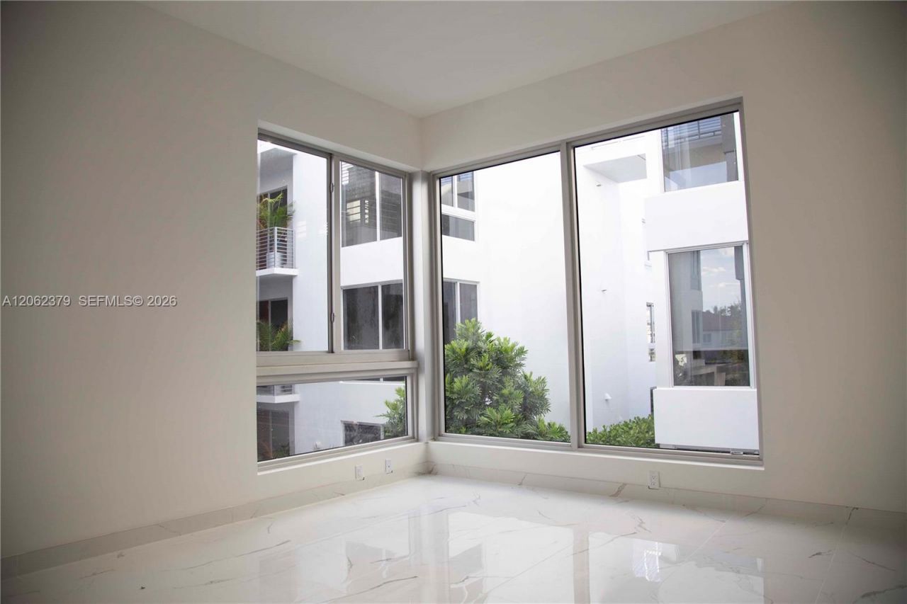 529 SW 11th St, Unit 202, Miami, FL 33129 Photo
