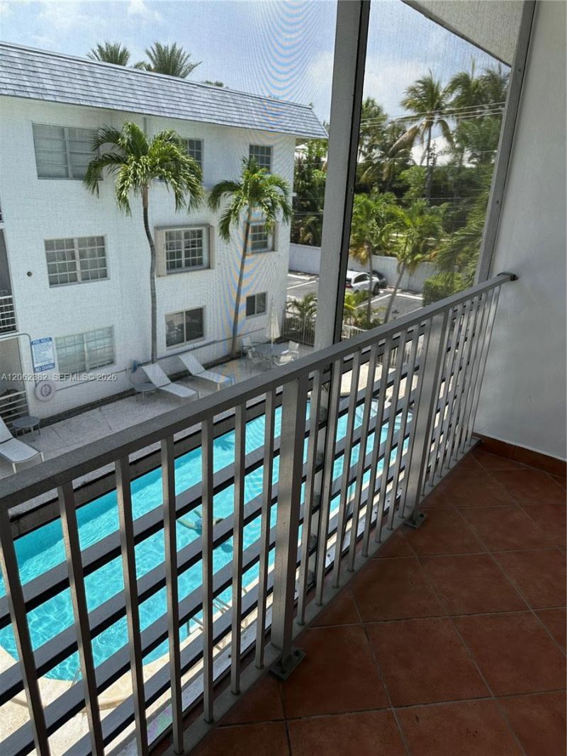 251 Galen Dr, Unit 302, Key Biscayne, FL 33149 Photo
