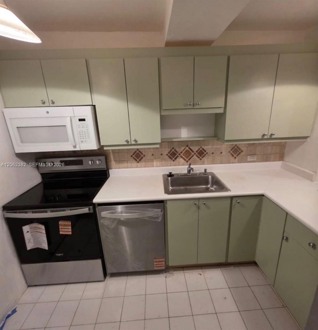 251 Galen Dr, Unit 302, Key Biscayne, FL 33149 Photo