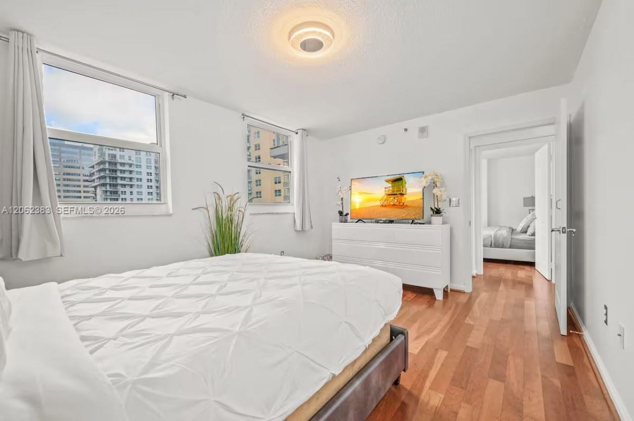1200 Brickell Bay Dr , Unit 2502, Miami, FL 33131 Photo