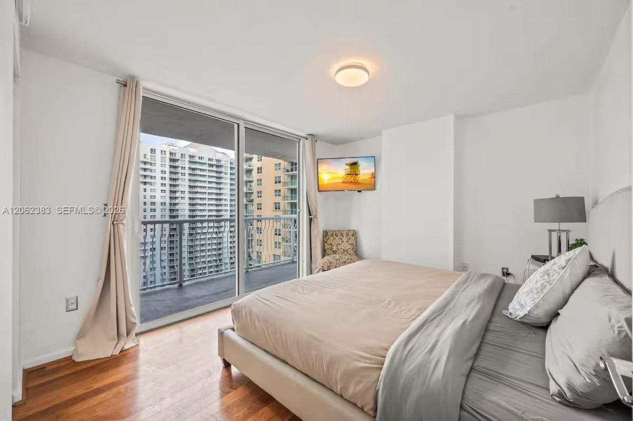 1200 Brickell Bay Dr , Unit 2502, Miami, FL 33131 Photo