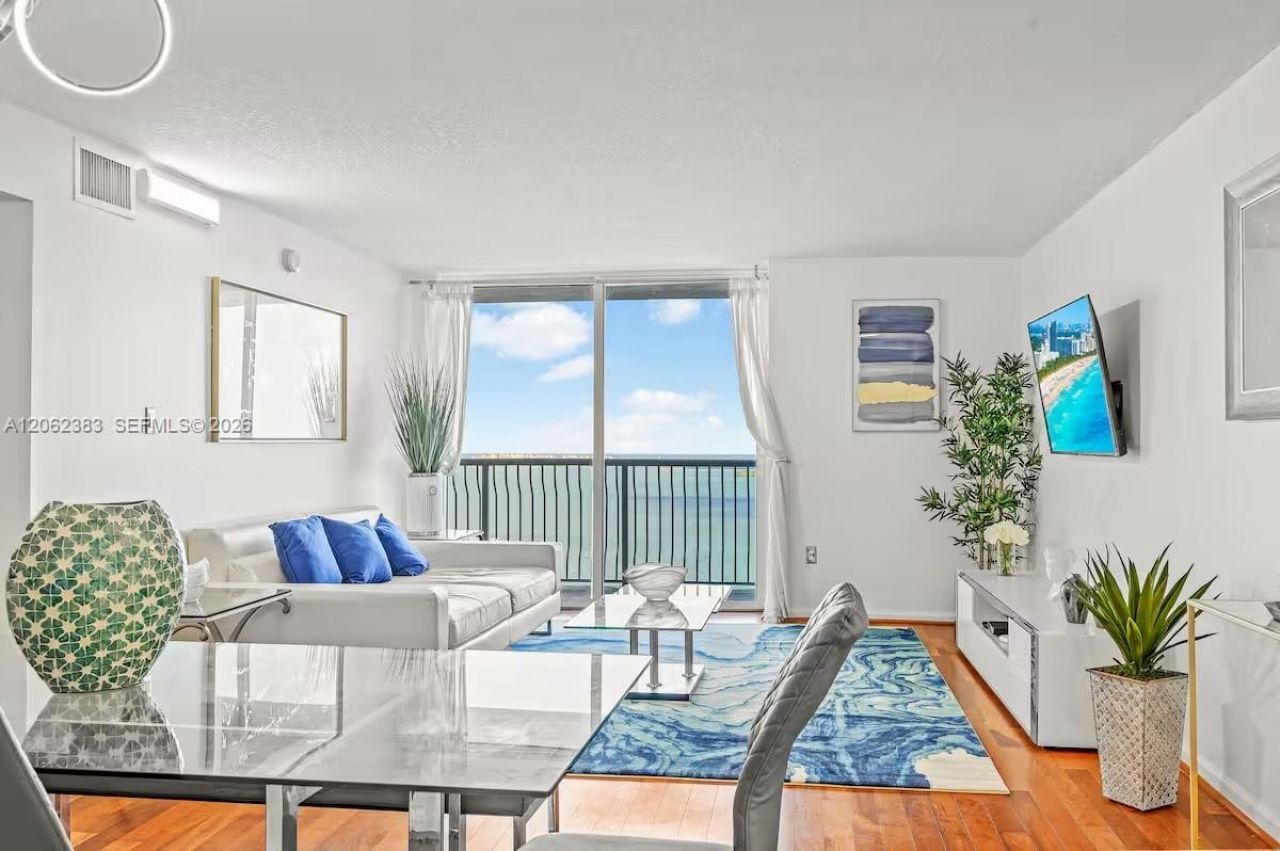 1200 Brickell Bay Dr , Unit 2502, Miami, FL 33131 Photo