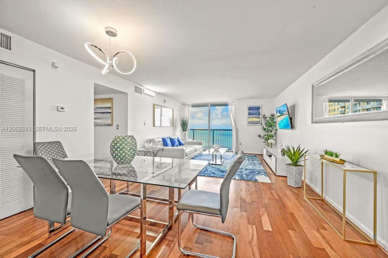 1200 Brickell Bay Dr , Unit 2502, Miami, FL 33131 Photo