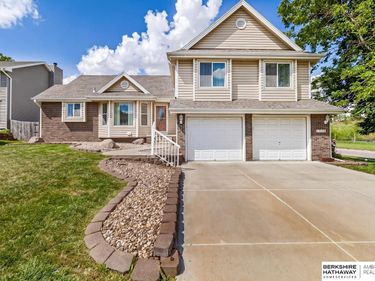1006 Magnolia Court, Papillion, NE 68046