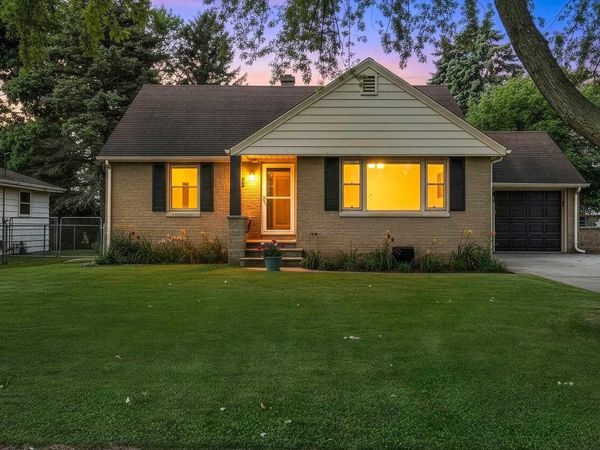 2116 MANITOWOC ROAD, Green Bay, WI 54302