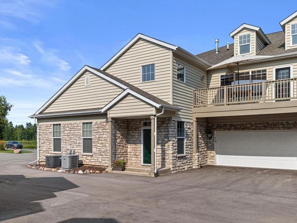N16W26401 Meadowgrass CIRCLE, Unit D, Pewaukee, WI 53072