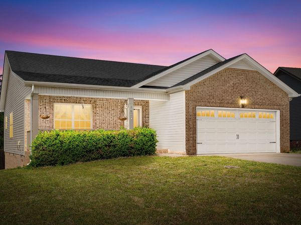 1640 Buchanon Dr , Clarksville, TN 37042