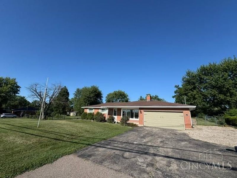 6249 Liberty Fairfield Road, Fairfield Twp, OH 45011 Photo 2