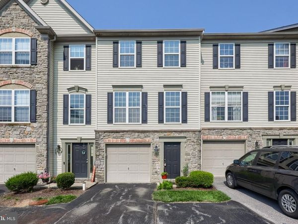2762 HUNTERS CREST DRIVE, YORK, PA 17402