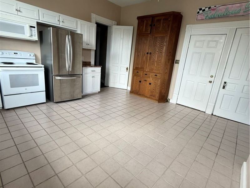 932 Maple Avenue , Unit A, Zanesville, OH 43701 Photo 4