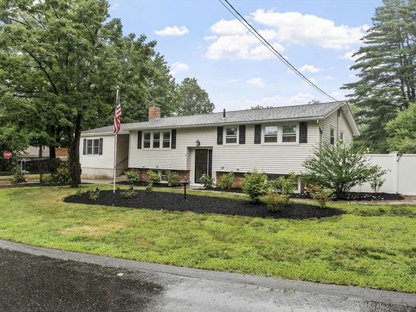 2 Stratton Dr, Hudson, MA 01749