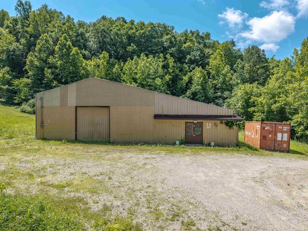 4076 S. State Highway 7 , Grayson, KY 41143