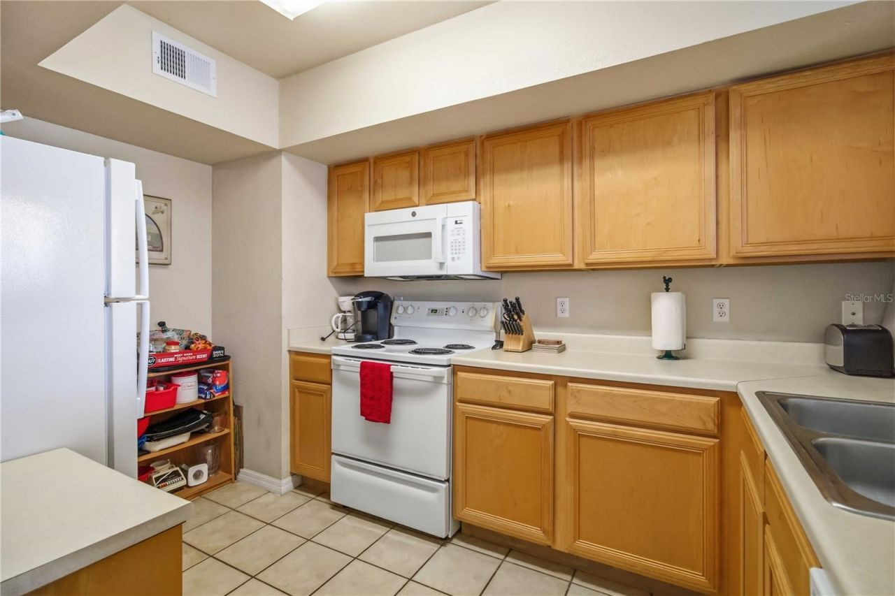 1000 Villagio Circle , Unit 201, Sarasota, FL 34237 Photo