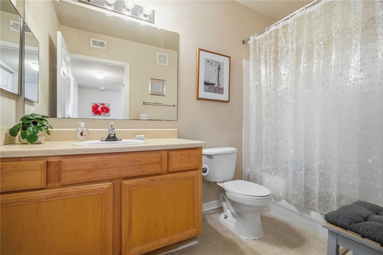 1000 Villagio Circle , Unit 201, Sarasota, FL 34237 Photo